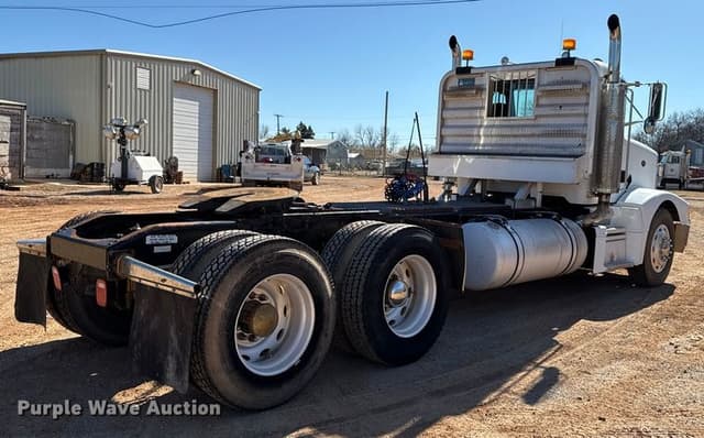 Image of Peterbilt 377 equipment image 4