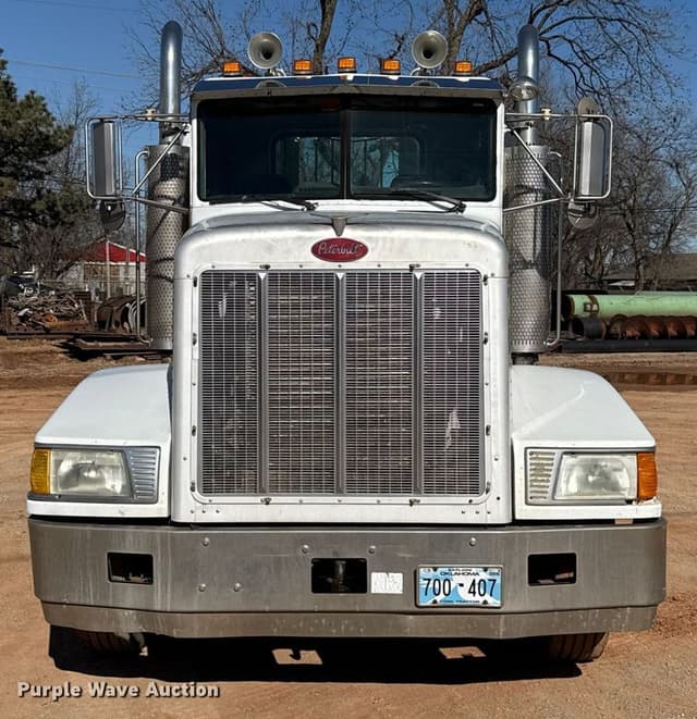 Image of Peterbilt 377 equipment image 1