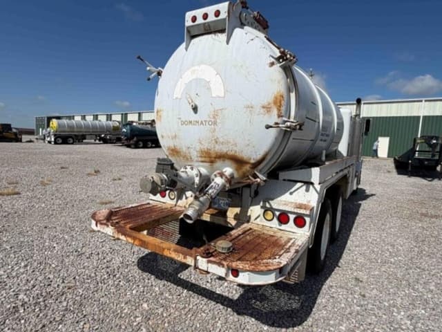 Image of Peterbilt 379 equipment image 4