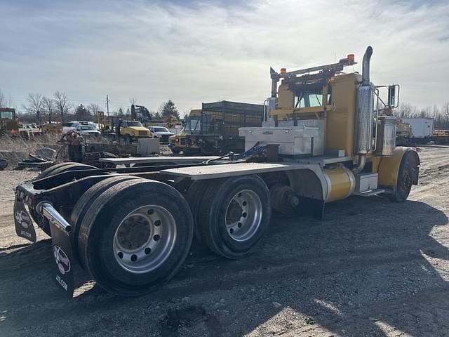 Image of Peterbilt 379 equipment image 4