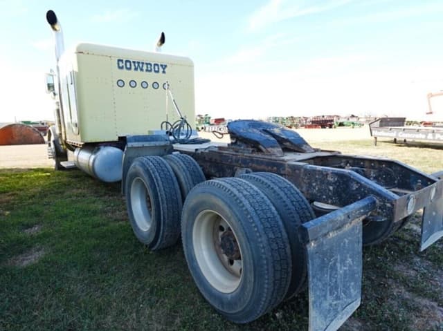 Image of Peterbilt 379 equipment image 3