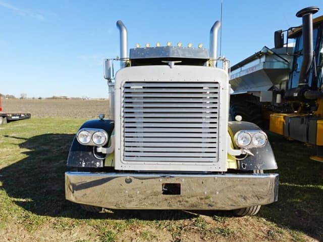Image of Peterbilt 379 equipment image 4
