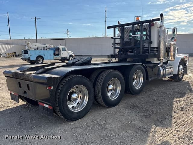 Image of Peterbilt 379 equipment image 4