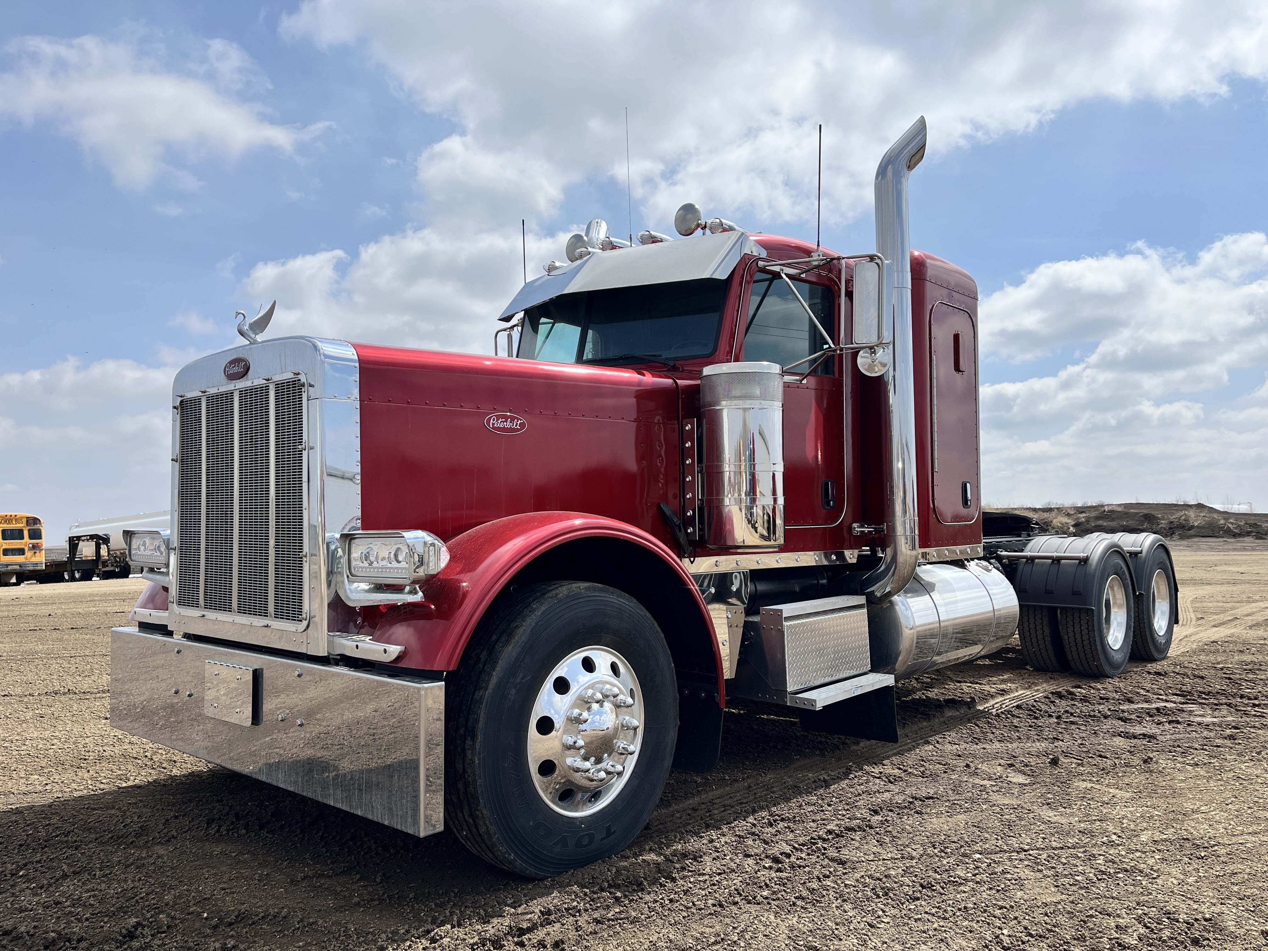 Main image Peterbilt 379