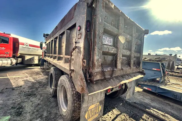 Image of Peterbilt 579 equipment image 4