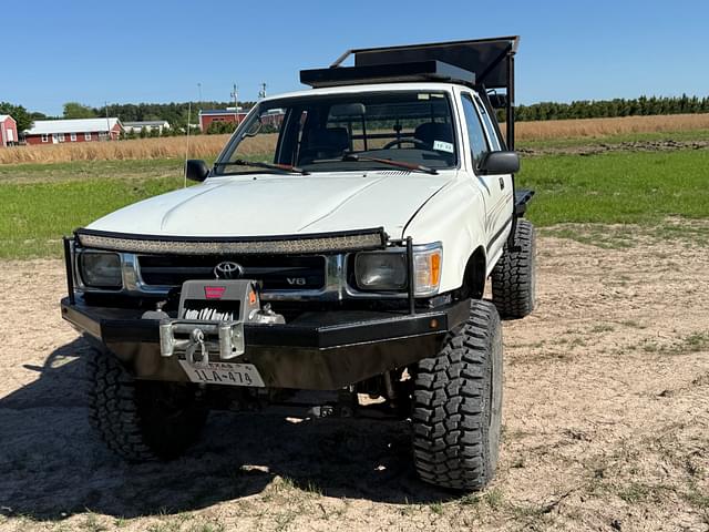 Image of Toyota Tacoma equipment image 2