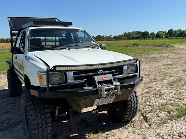 Image of Toyota Tacoma equipment image 3