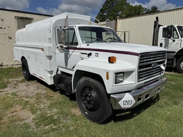 Image of Ford F-800 equipment image 1