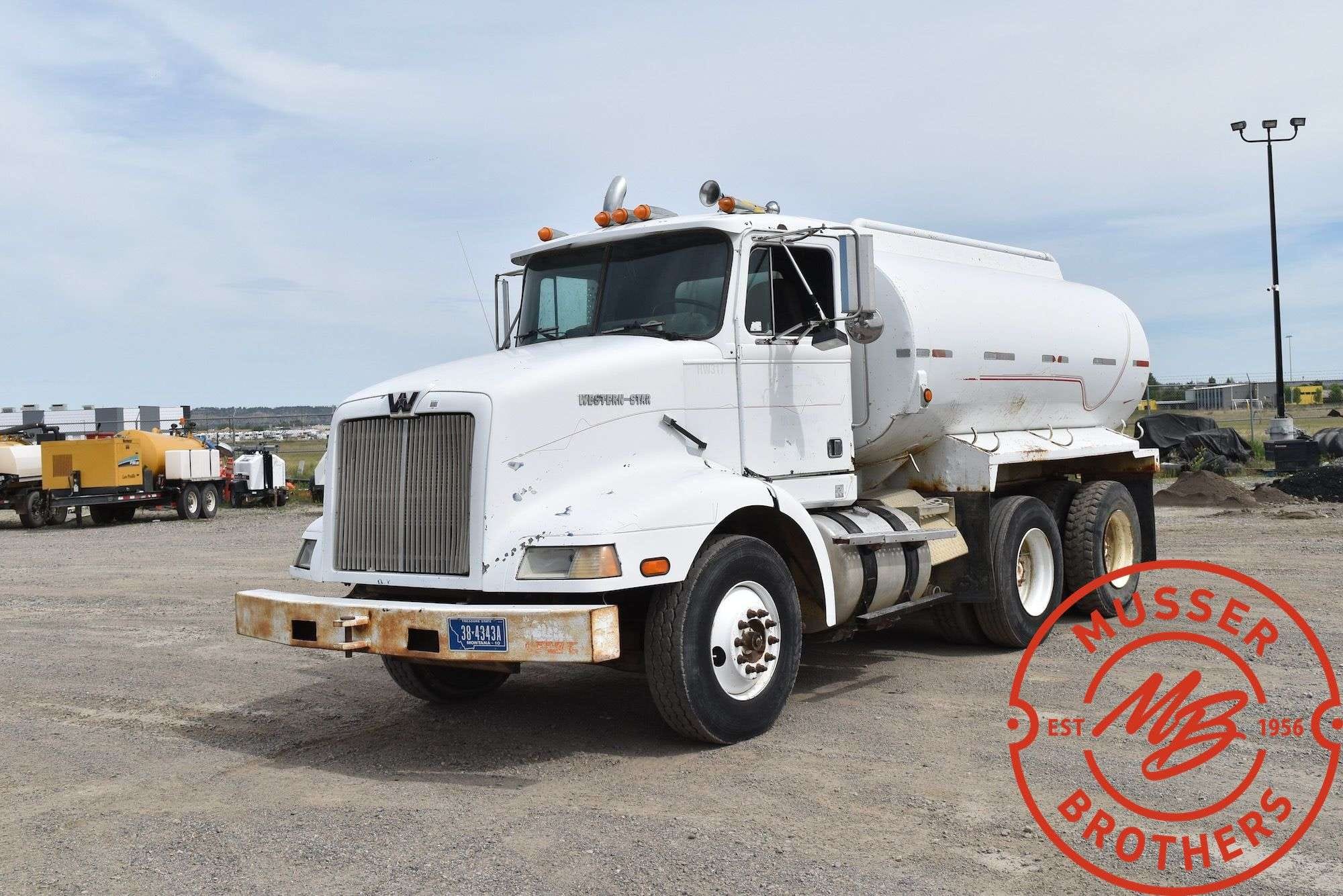 1992 Western Star 3846S Equipment Image0