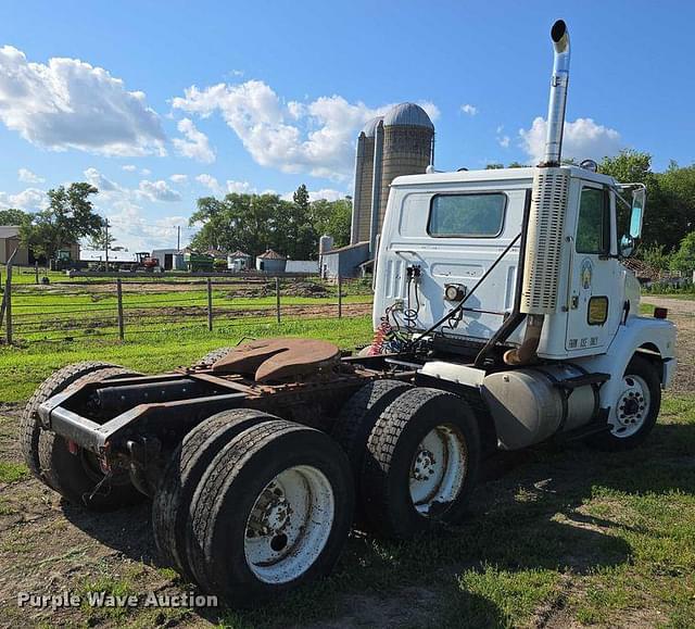 Image of White GMC WG equipment image 4