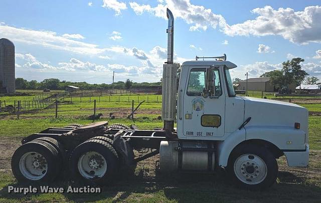 Image of White GMC WG equipment image 3