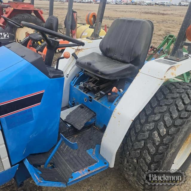 Image of Ford 1320 equipment image 3