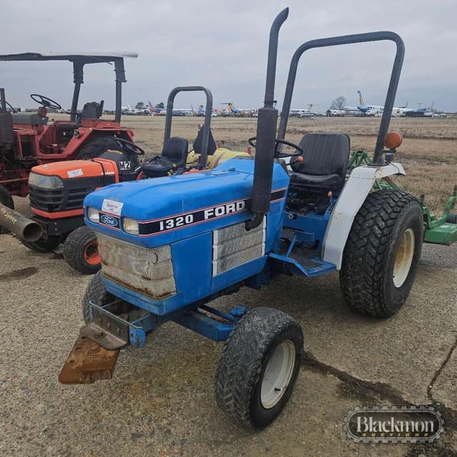 Image of Ford 1320 equipment image 4