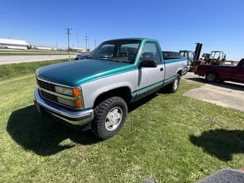 1993 Chevrolet 1500 Equipment Image0