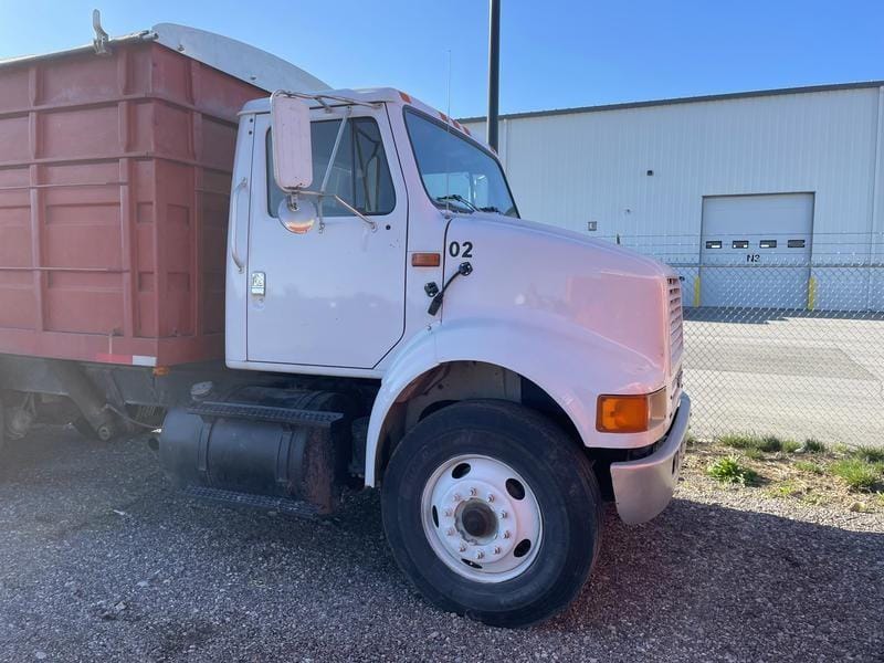 1993 International 8100 Equipment Image0