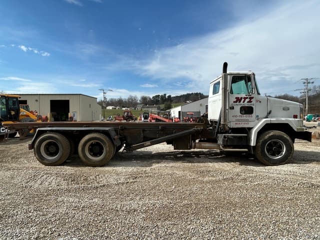 Image of Autocar ACL64 equipment image 4