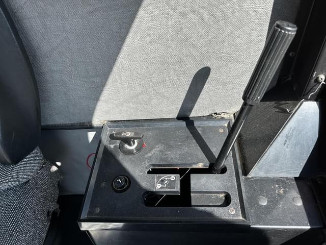 Image of Case IH 1666 equipment image 3