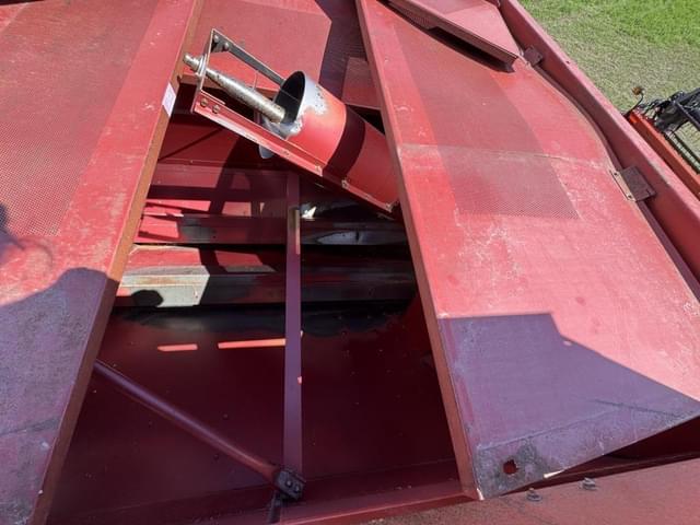 Image of Case IH 1666 equipment image 2