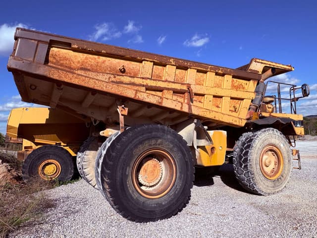 Image of Caterpillar 773B equipment image 3