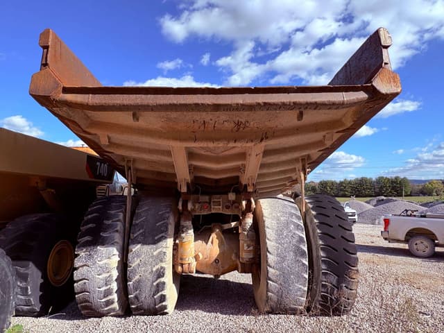 Image of Caterpillar 773B equipment image 2