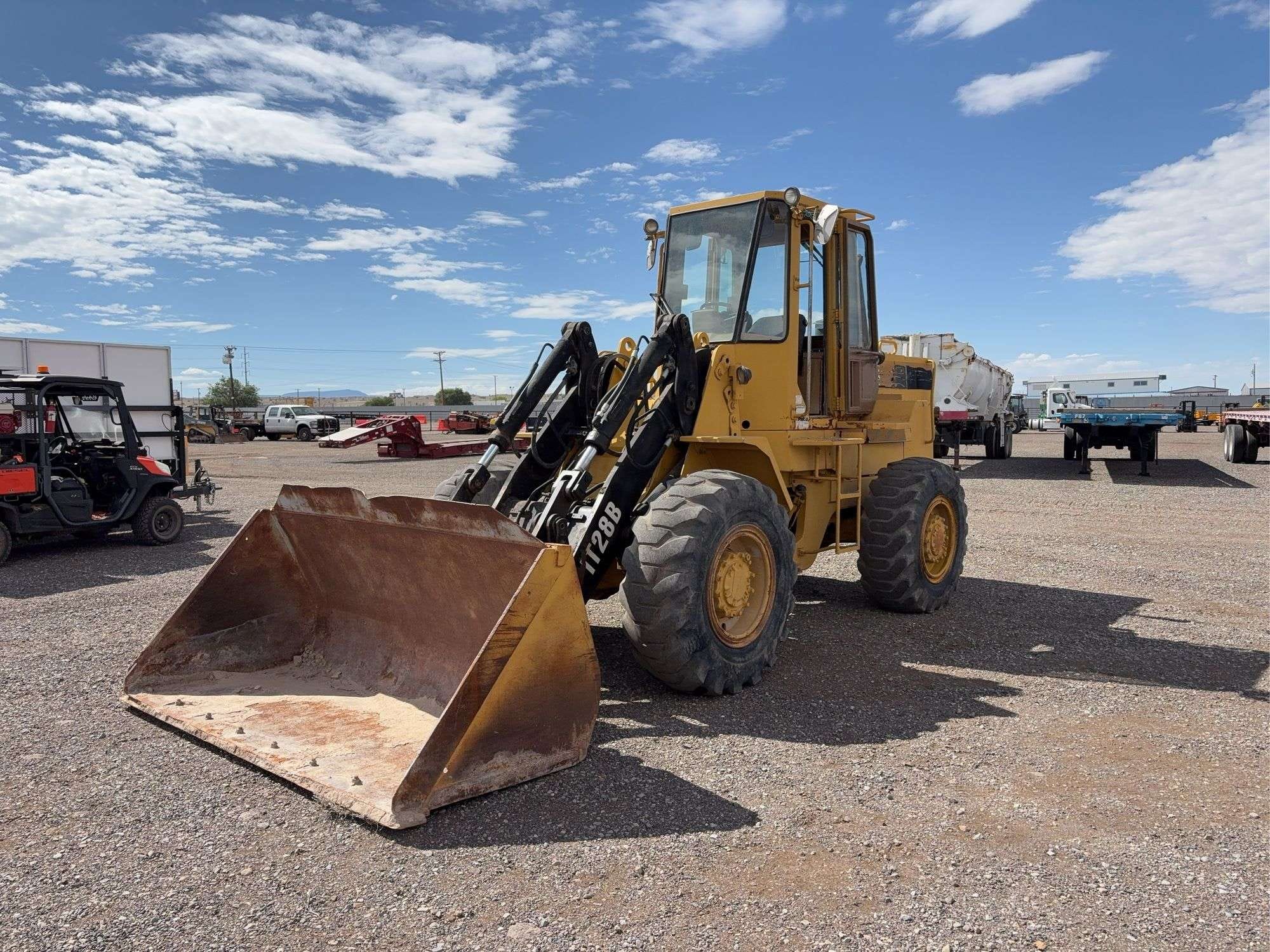 1993 Caterpillar IT28B Equipment Image0