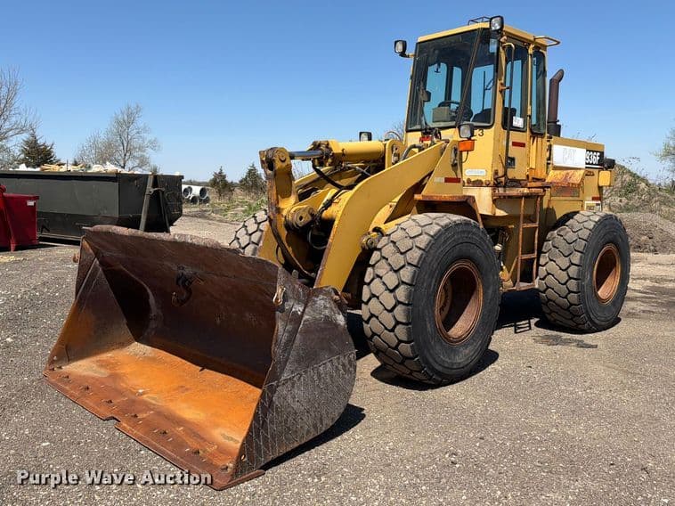 Image of Caterpillar 936F Primary image