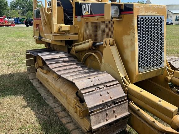 Image of Caterpillar D4 equipment image 3