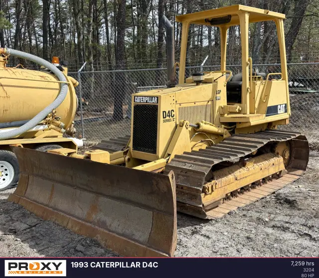 Image of Caterpillar D4C equipment image 3