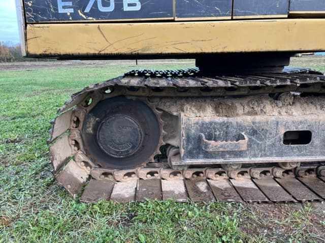 Image of Caterpillar E70B equipment image 4