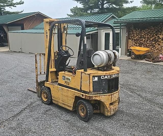Image of Caterpillar V30D equipment image 2