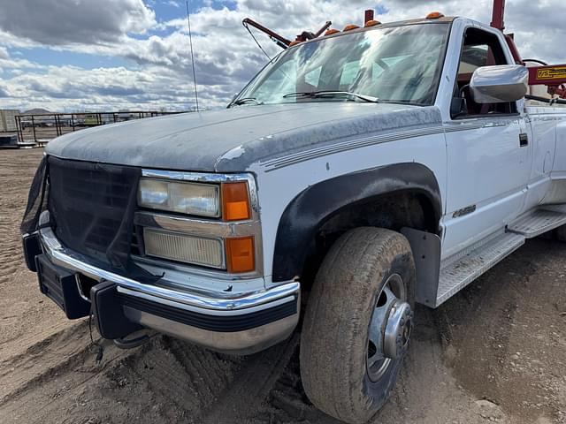 Image of Chevrolet 3500 equipment image 3