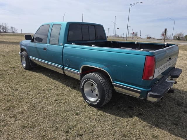 Image of Chevrolet 1500 equipment image 3