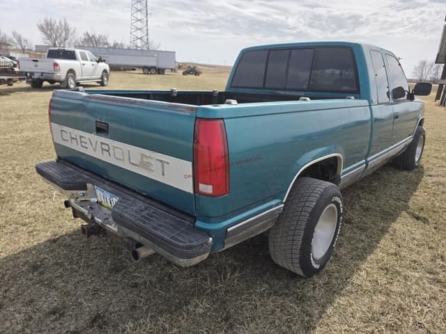 Image of Chevrolet 1500 equipment image 2