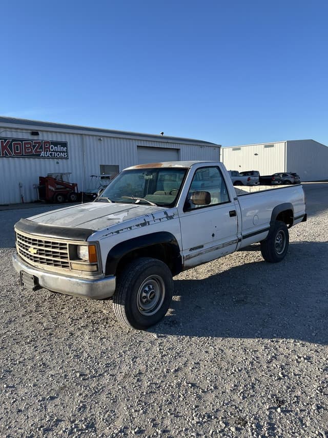 Image of Chevrolet 2500 equipment image 2