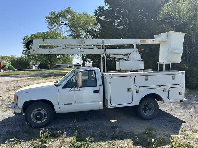 Image of Chevrolet 3500 equipment image 1