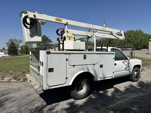 Image of Chevrolet 3500 equipment image 4