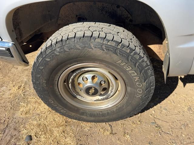 Image of Chevrolet 2500 equipment image 3