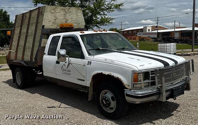 Image of Chevrolet 3500 equipment image 2