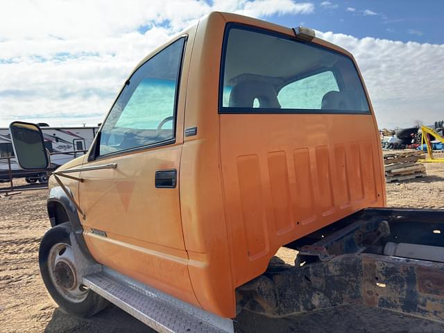 Image of Chevrolet 3500HD equipment image 3