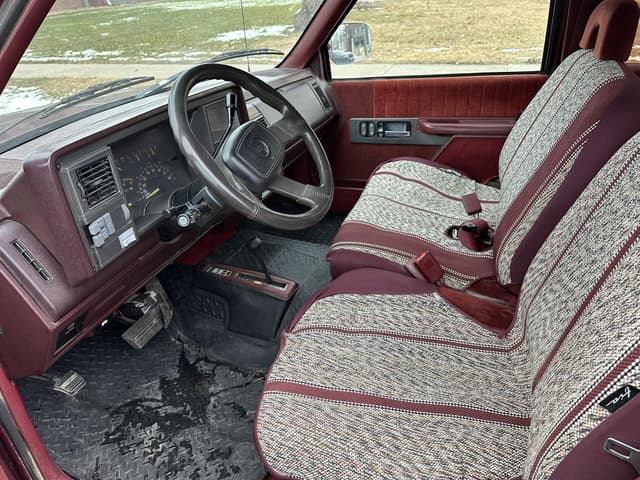 Image of Chevrolet 1500 equipment image 3