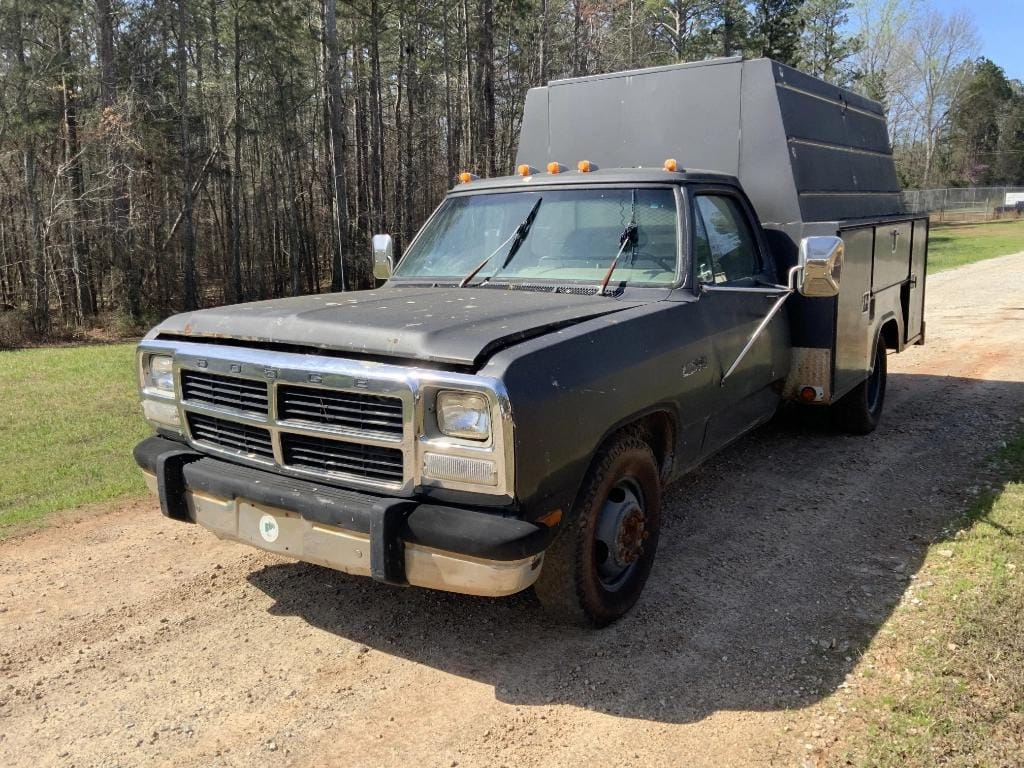 1993 Dodge D300 Equipment Image0