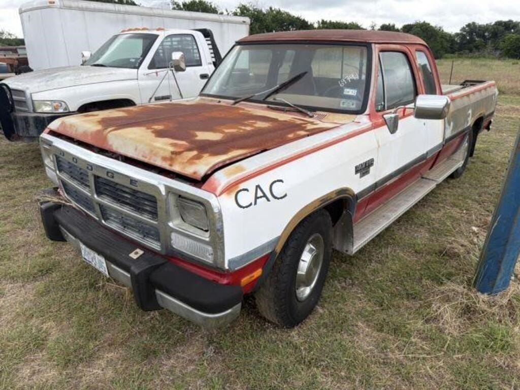 1993 Dodge Ram 250 Equipment Image0