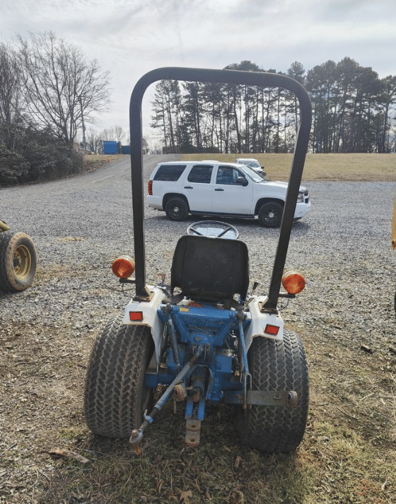 Image of Ford 1220 equipment image 3