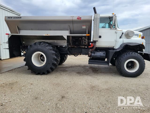 Image of Ford 8000 equipment image 2