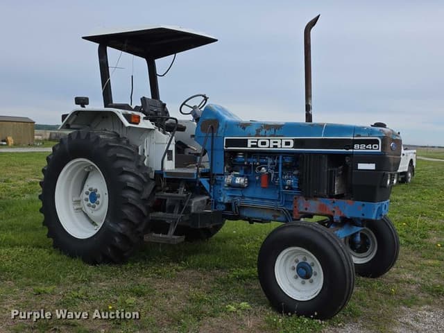 Image of Ford 8240 equipment image 2