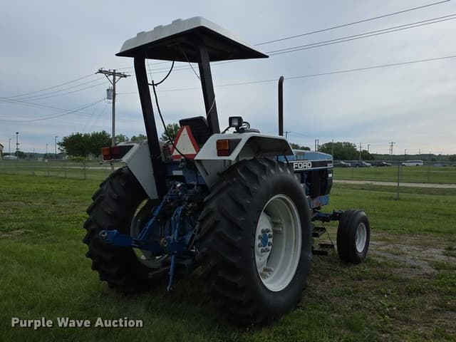 Image of Ford 8240 equipment image 4