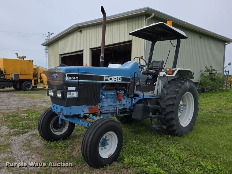 1993 Ford 8240 Equipment Image0