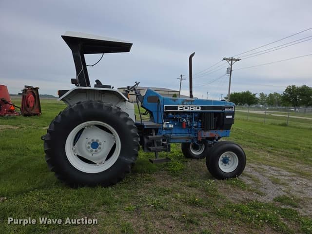 Image of Ford 8240 equipment image 3