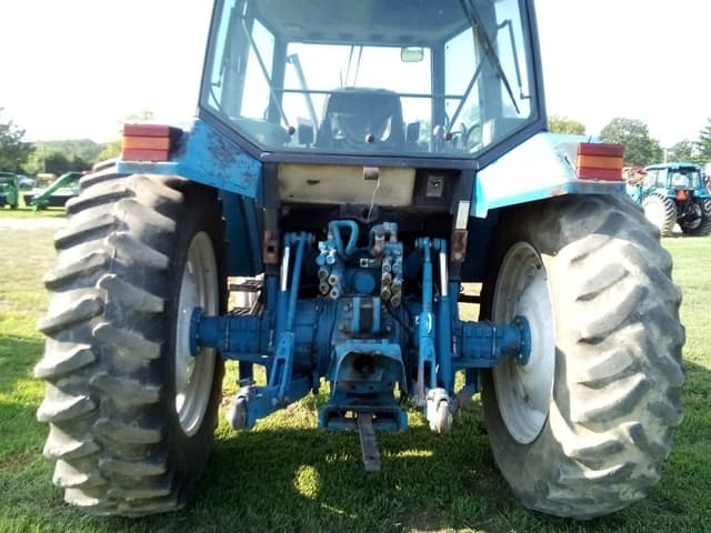 Image of Ford 8340 equipment image 2