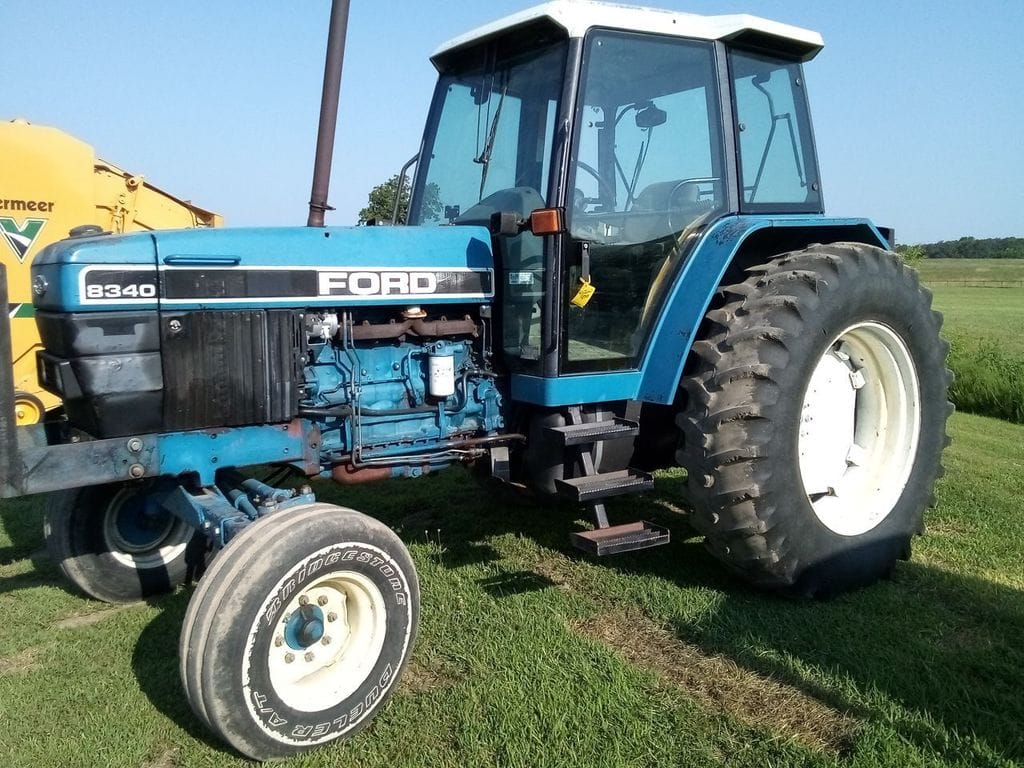 1993 Ford 8340 Equipment Image0